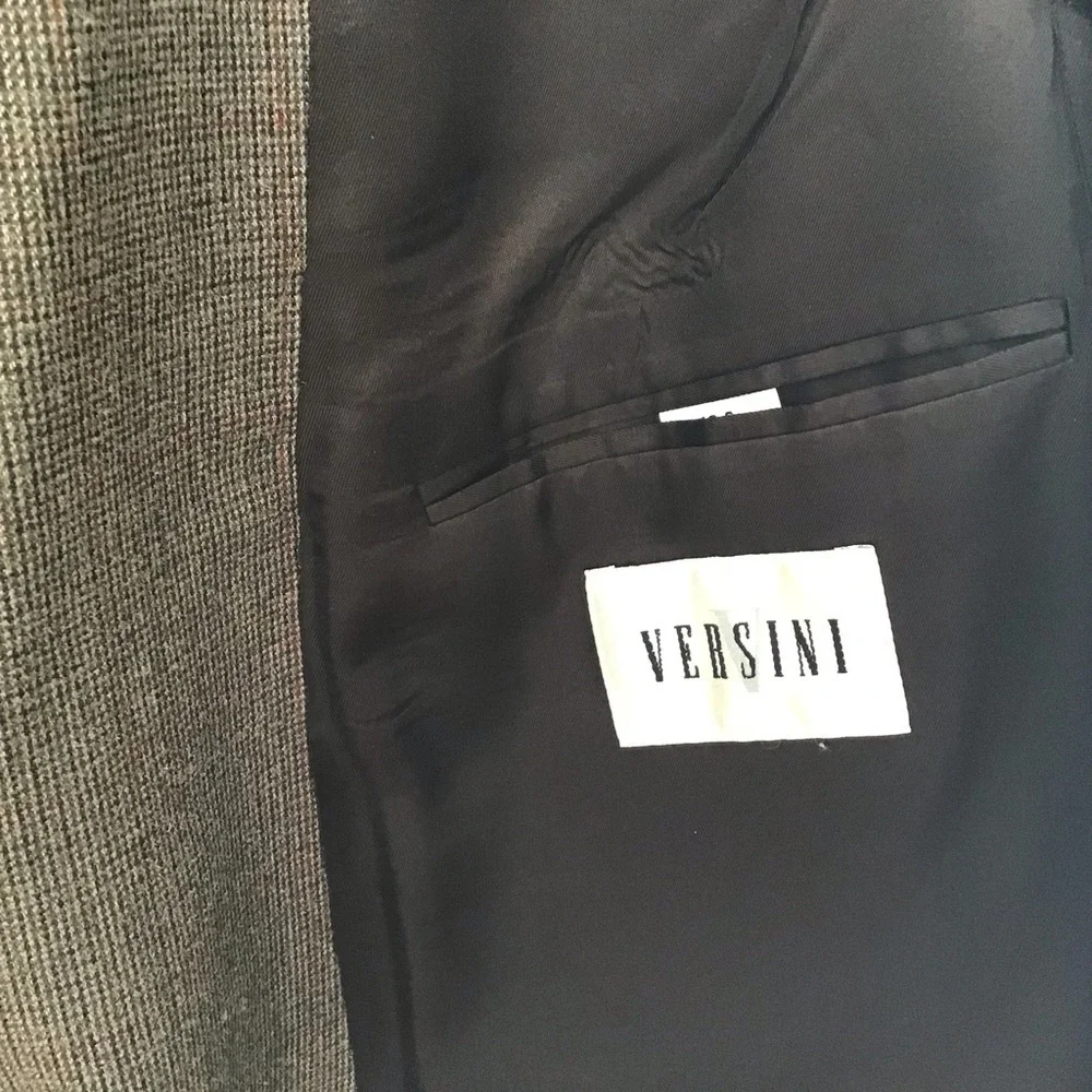 Silk and wool blend two button Versini sports coat Size 42 Short